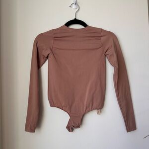Skims Essential Crew Neck Long Sleeve Bodysuit in Sienna - Size Small/Medium